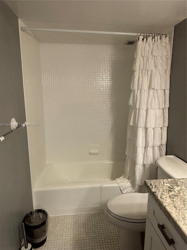 Building Photo - 2900 N Palm Aire Dr