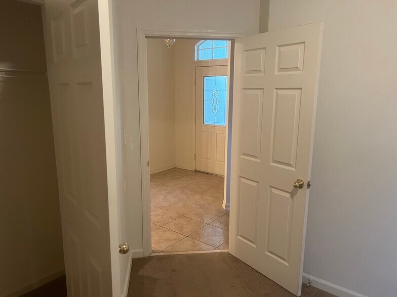Building Photo - 465 Victoria Hills Dr