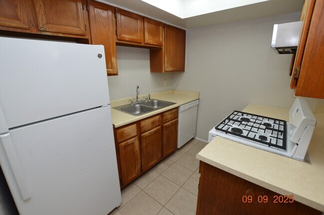 Building Photo - 495 Sellers Pl