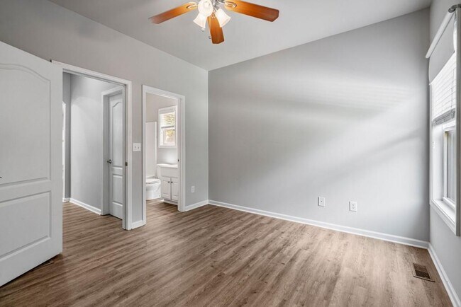 Building Photo - 3687 Vine Spgs