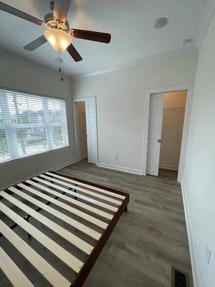 Building Photo - 2041 Ocean Dr NW