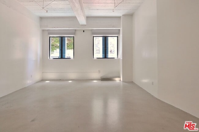 Building Photo - 849 S Broadway
