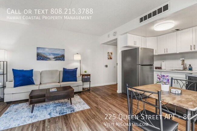 Building Photo - 225 Queen St