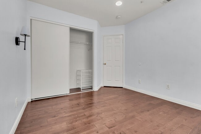 Building Photo - 17 Sagamore