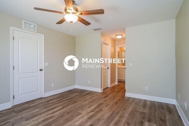 Building Photo - 3 Bedroom Pet-Friendly Home in Lehigh Acre...