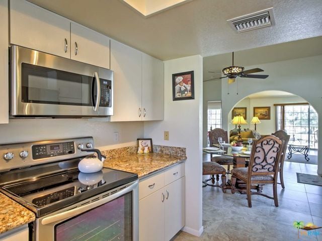 Kitchen - 505 S Farrell Dr