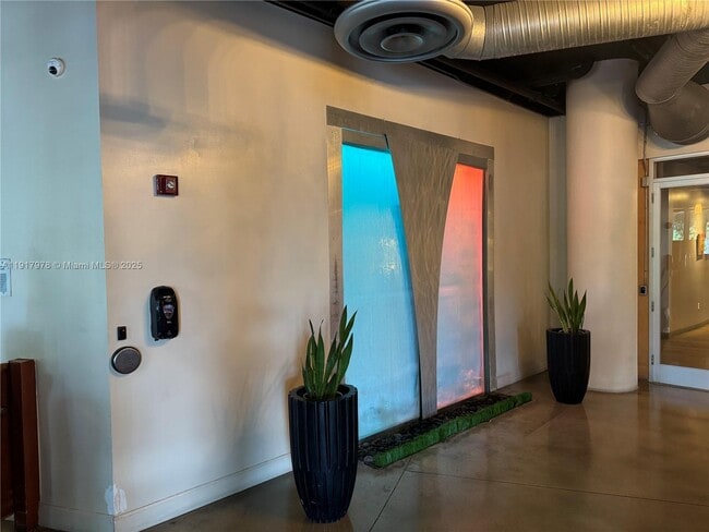 Building Photo - 10 SW South River Dr