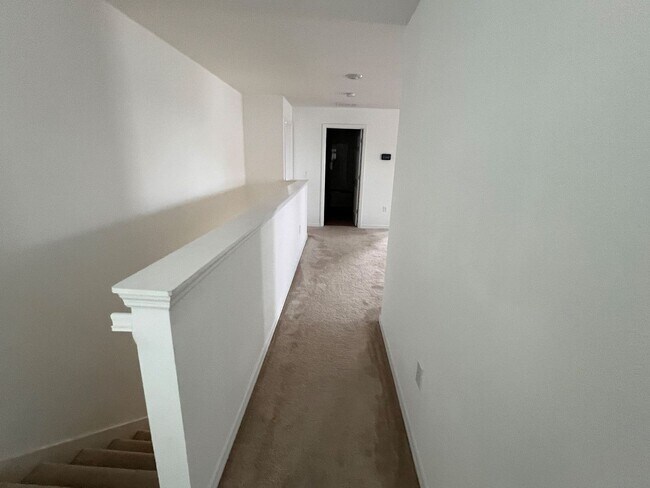Building Photo - Spacious 4 bedroom, 2.5 bathroom house, no rear neighbors