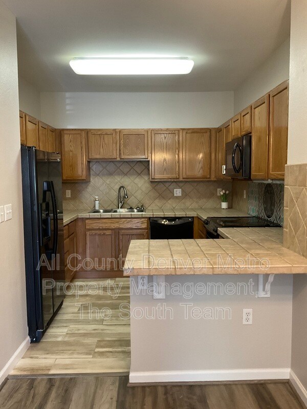 Building Photo - 3235 S Walden Ct