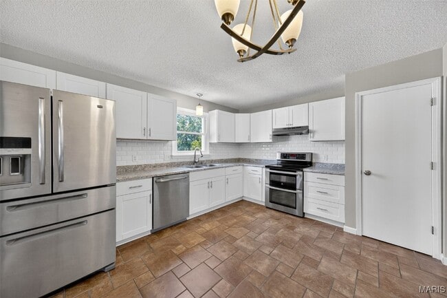 Building Photo - 3909 Golden Hills Dr