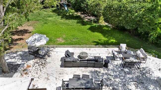 Building Photo - 520 Bay Point Rd