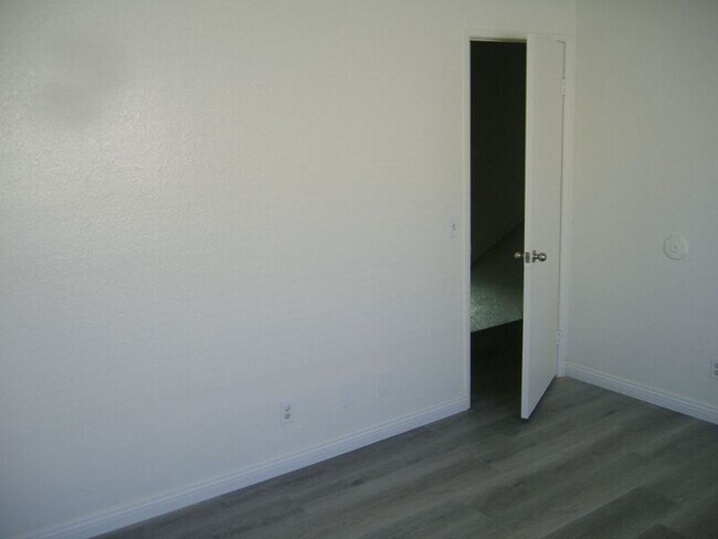 Building Photo - 28701 Calle Del Lago