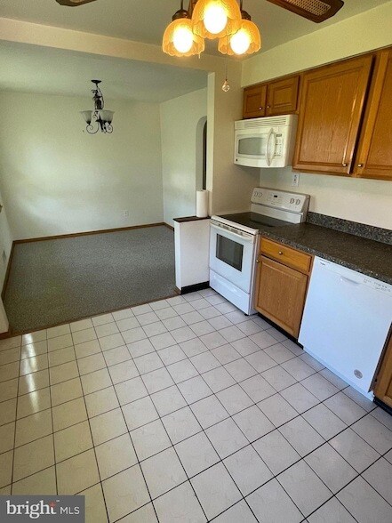 Building Photo - 624 Gayle Dr