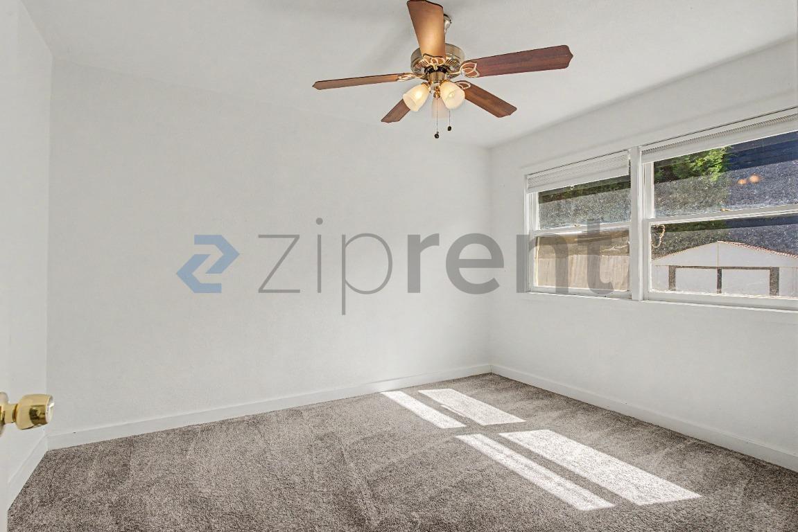 Building Photo - Unit