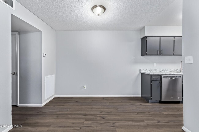 Building Photo - 5871 N 47th Dr