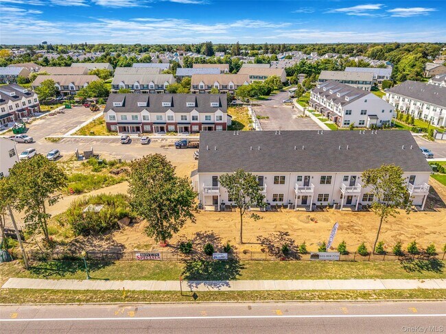 Building Photo - 725 Eastview Dr