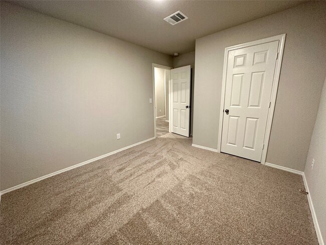 Building Photo - 506 Dalloway St