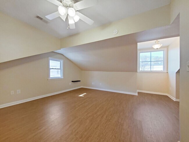 Building Photo - 5 Bedroom 3.5 Bath Brick home in Downtown Greenville !!!!