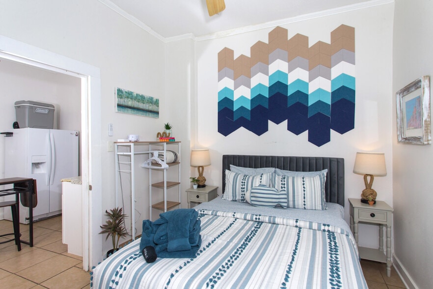 Building Photo - 608 N 9th Ave