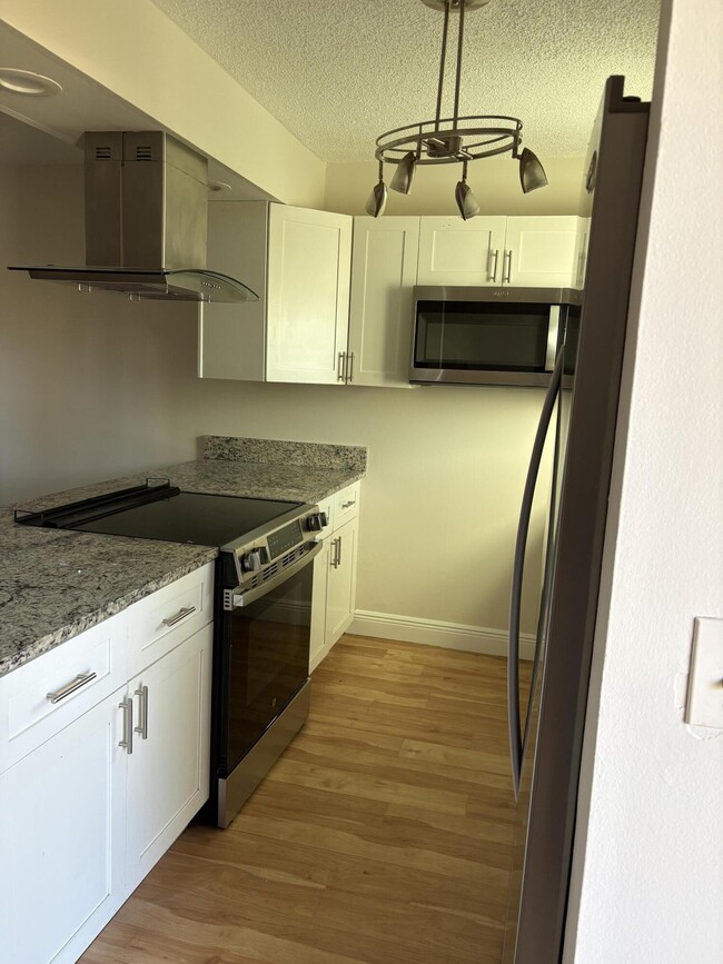 Building Photo - 5106 Pier Dr