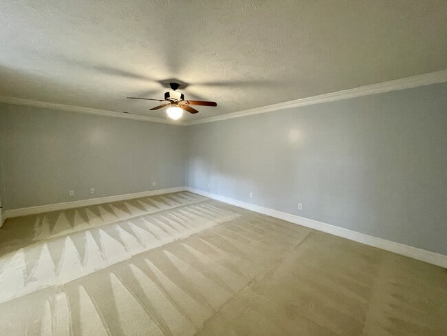 Building Photo - 4 Bed, 4 And A Half Bath Nest In Haymount
