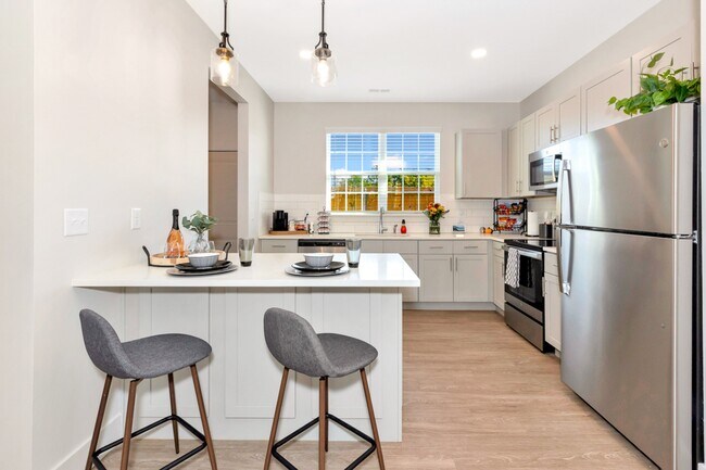 Open Kitchens with High-Quality Finishes - Memorial Village | Homes for Rent