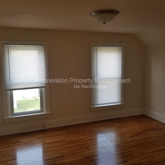 Building Photo - 340 Marble St