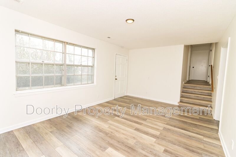 Building Photo - 303 Hillcrest Ave