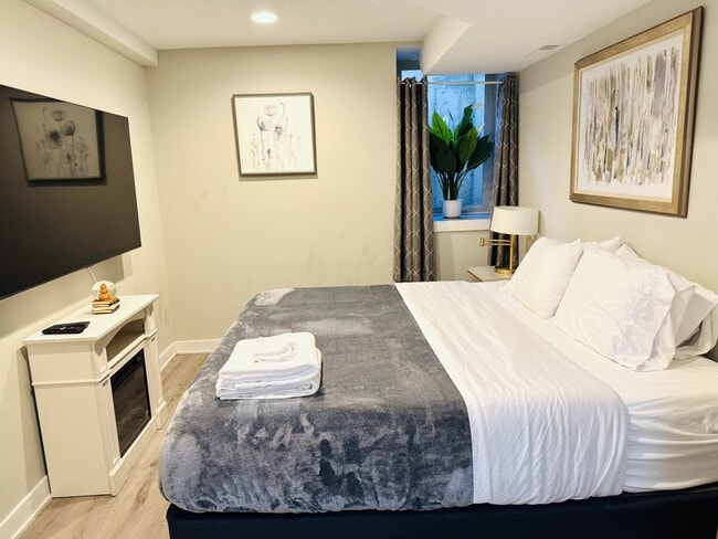 Building Photo - 1514 S Bouvier St