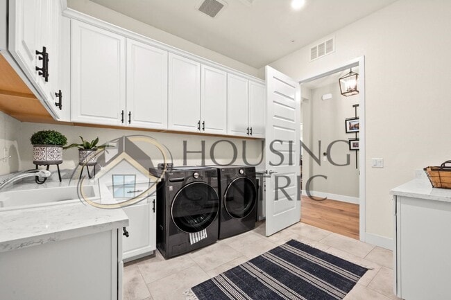 Building Photo - STUNNING Single Story Home with a Resort S...