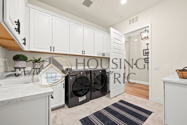 Building Photo - STUNNING Single Story Home with a Resort Style Backyard!