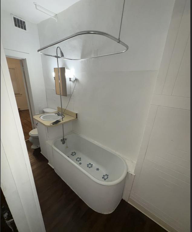 Building Photo - 3903 University Ave