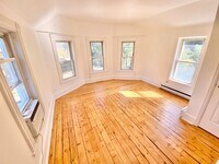 Building Photo - 1 Bedroom Apartment in South Burlington VT...