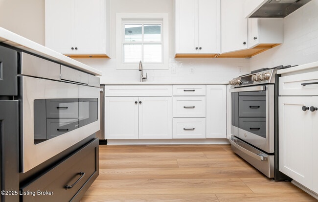 Building Photo - 6100 Passionflower Dr