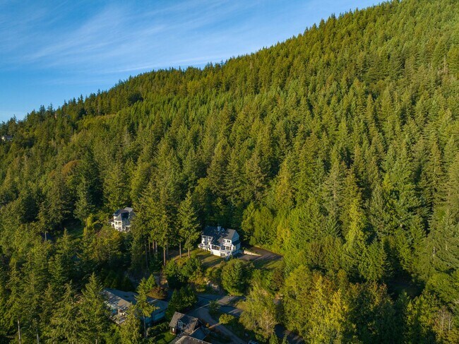 Building Photo - Beautiful home with views and in a gated c...