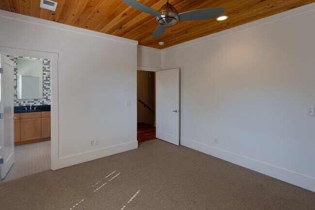 Building Photo - 3186 Parthenon Ave