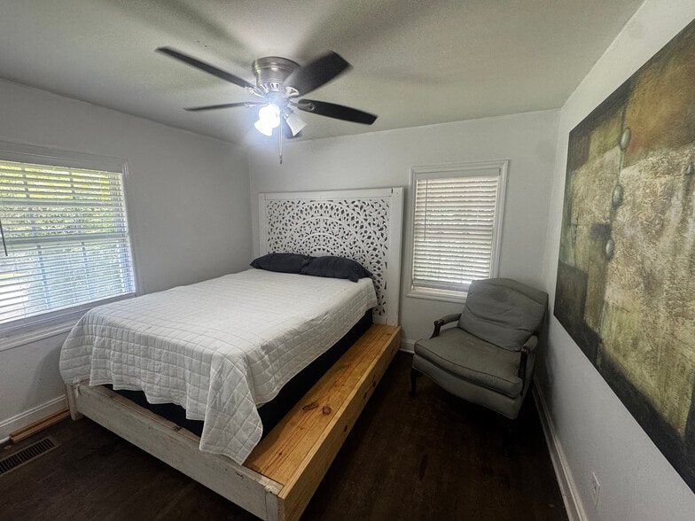 Building Photo - Room in Duplex on Polar Rock Pl SW