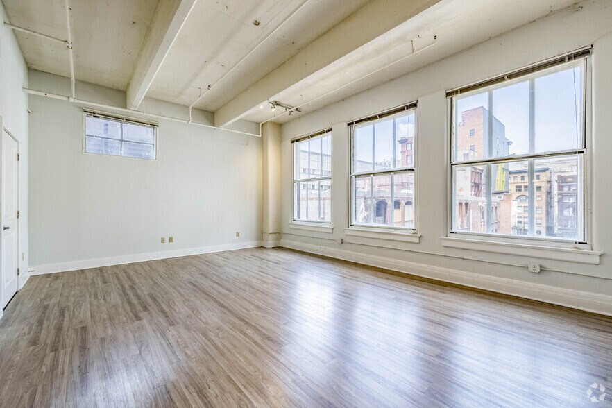 Findlay Loft 1BR, 1BA - 942SF - Living Room - Newberry Lofts on 6th