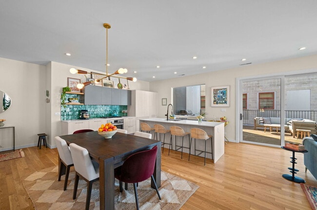 Building Photo - 2016 W Rice St