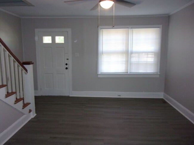 Building Photo - Renovated 2 Bedroom 1 1/2 Bath Townhome - ...