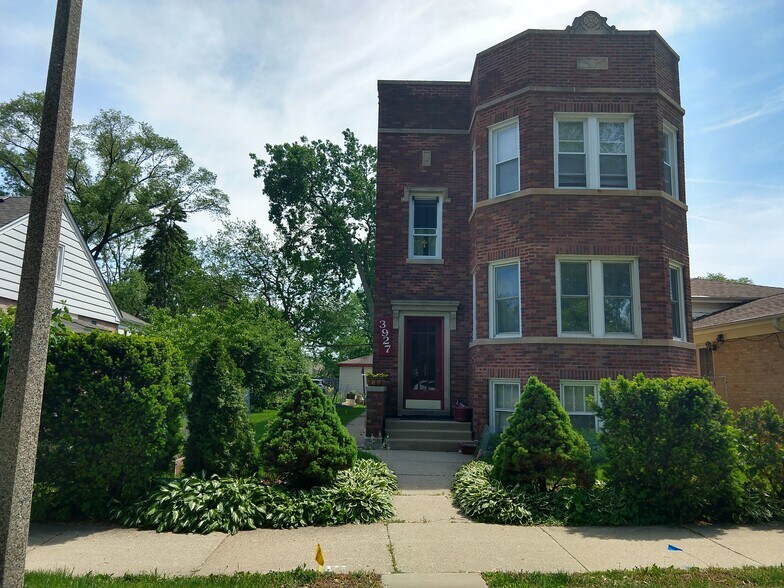 Property (rental unit is on 2nd Floor) - 3927 Kirk St