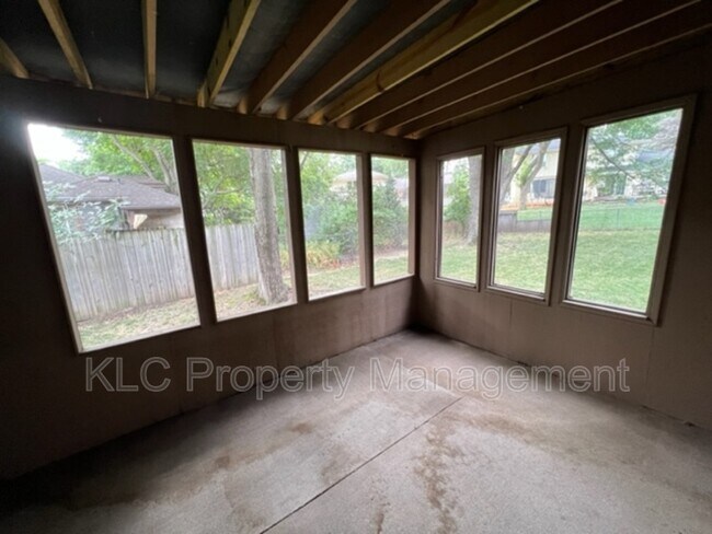 Building Photo - 9748 Lincoln Ave