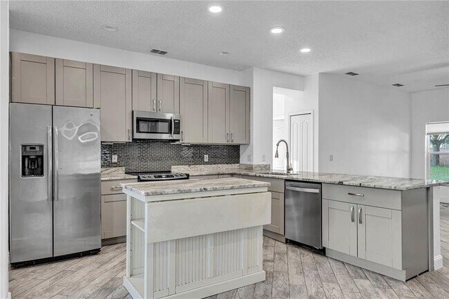 Building Photo - 2031 Wintermere Pointe Dr