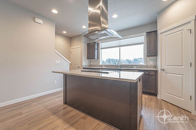 Building Photo - 4904 NE 2nd Ct