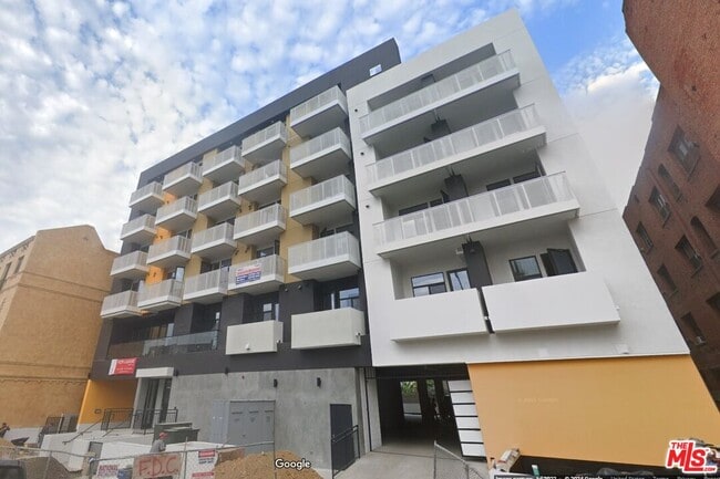 Building Photo - 723 S St Andrews Pl