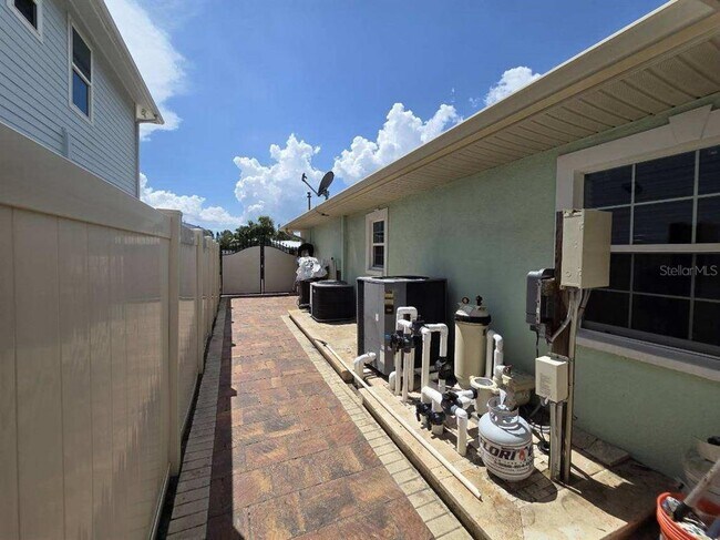 Building Photo - 3927 E Eden Roc Cir
