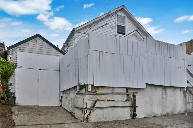 Primary Photo - Three Bedroom House in Visitacion Valley