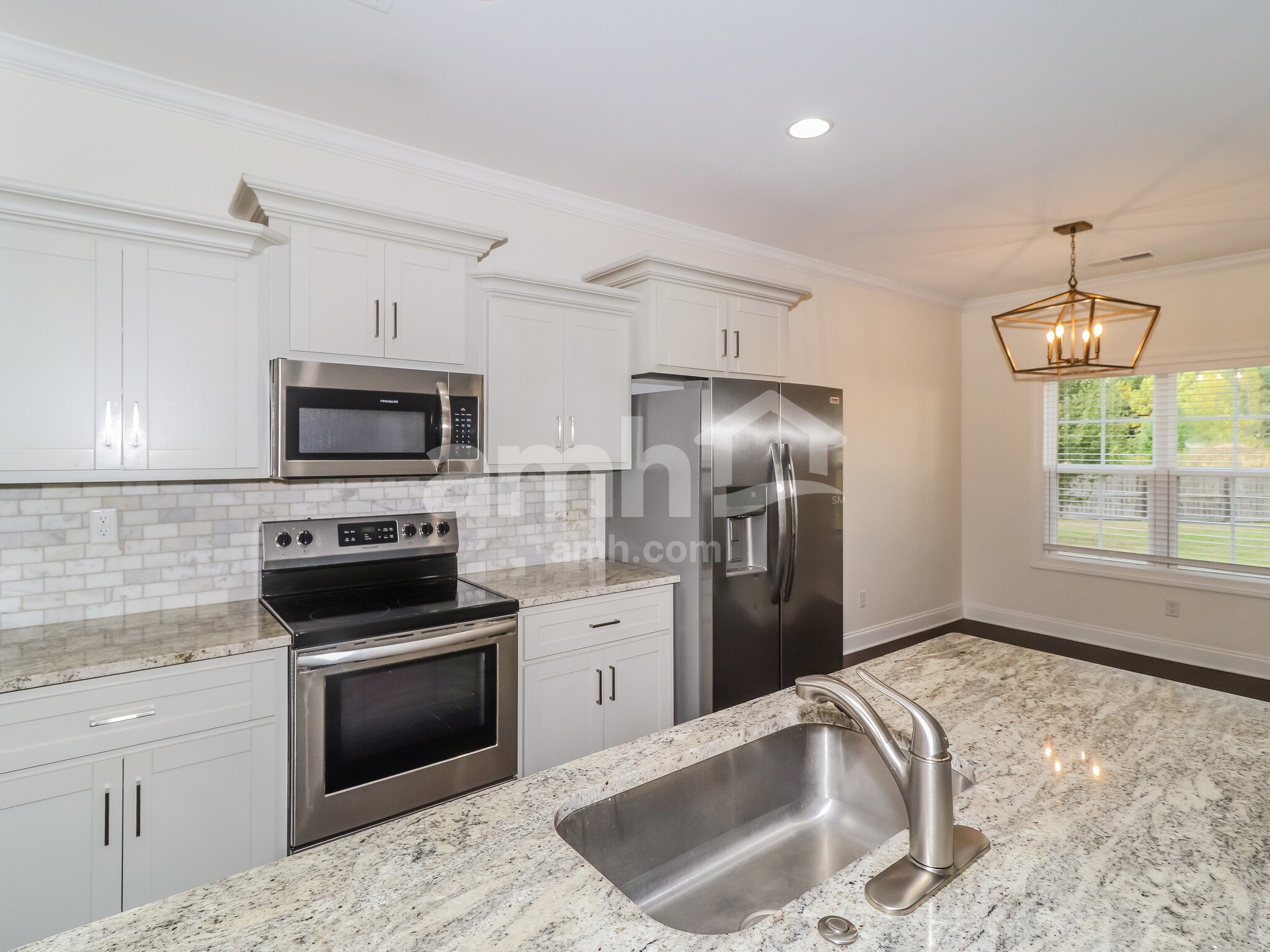 Building Photo - 3284 Vineyard Dr S
