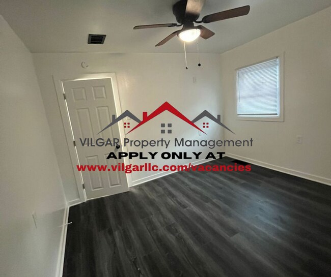 Building Photo - This cozy 3 bedroom, 1 bathroom home is priced to lease fast!