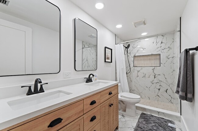 Building Photo - 3052 30th Ct